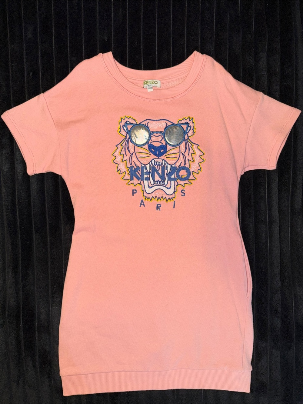 Kenzo Kids Pink Tee with Sunglass Tiger Motif
Only used once.